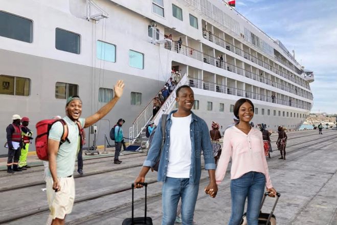 Dois mil brasileiros vão de barco até Angola num travessia para recuperar o que perderam