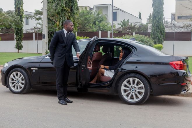 Gestores públicos angolanos que ostentam riqueza devem ser investigados – estudo