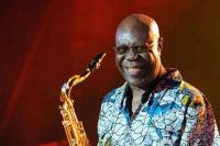 Morreu o saxofonista camaronês Manu Dibango vitima do Coronavírus