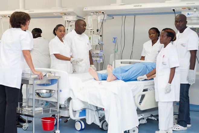Governo angolano recruta profissionais de saúde na reforma, Ordem apoia