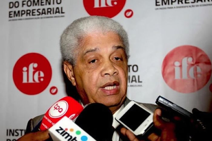 Industriais angolanos defendem agravar importação de viaturas a gasolina para travar subsídios