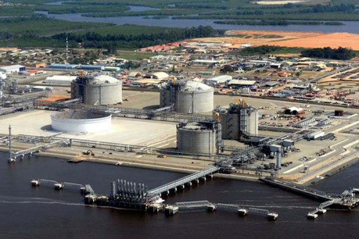 Angola investe 5,7 milhões de euros em ponte-cais para facilitar descarga de combustíveis