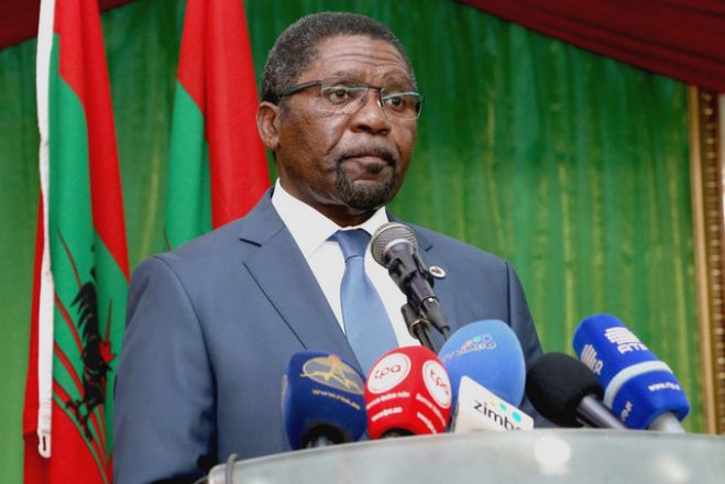 Samakuva diz que se "enganam" os que pensam que João Lourenço "esvaziou" oposição