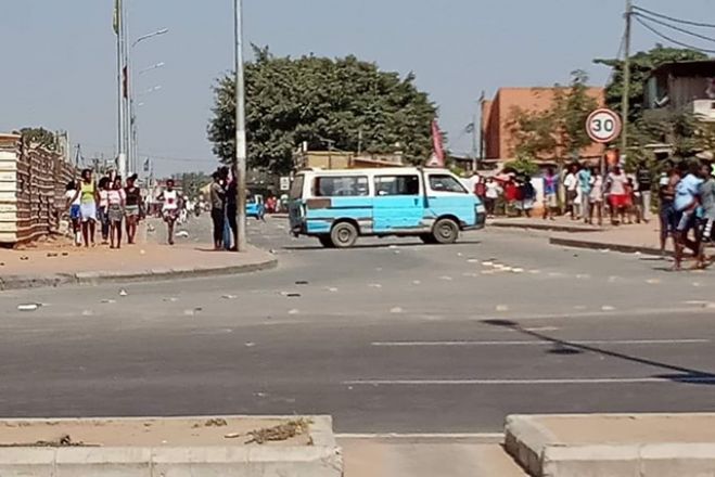 Tumulto entre populares e polícias no Sambizanga resulta em cinco feridos