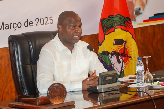 Acordo para pacificar Moçambique prevê rever Constituição e poderes do Presidente