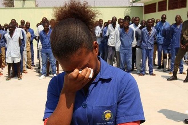 Governo angolano gasta mais de um milhão de dólares por dia com reclusos