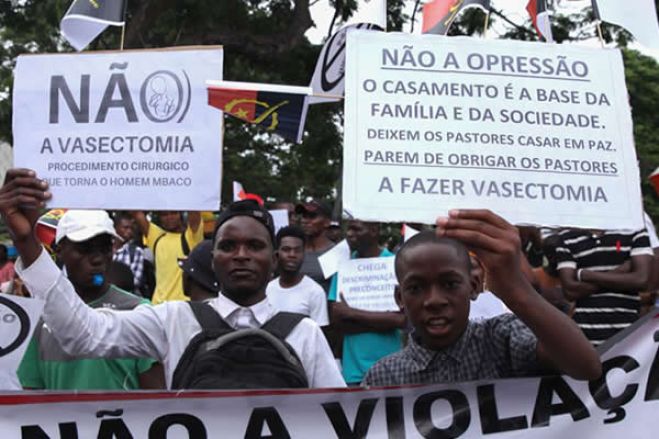 Esposas de pastores angolanos da IURD contestam contra prática obrigatória de vasectomia