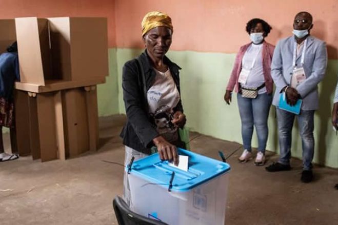 Angolanos votam com "maturidade" e aguardam resultados com expectativa