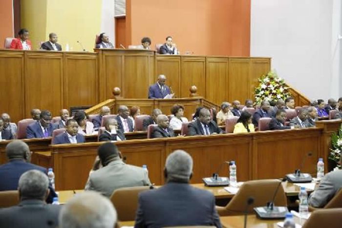 Parlamento ausculta sociedade angolana sobre revisão da Constituição, mas processo é criticado
