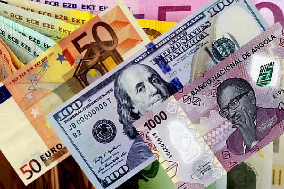 Kwanza continua a afundar-se: Na rua, a nota de 100 dólares está a ser vendida a 118 mil kz