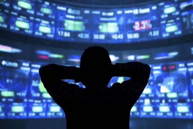 Analistas dizem que queda do preço do petróleo é "alarmante" para Angola