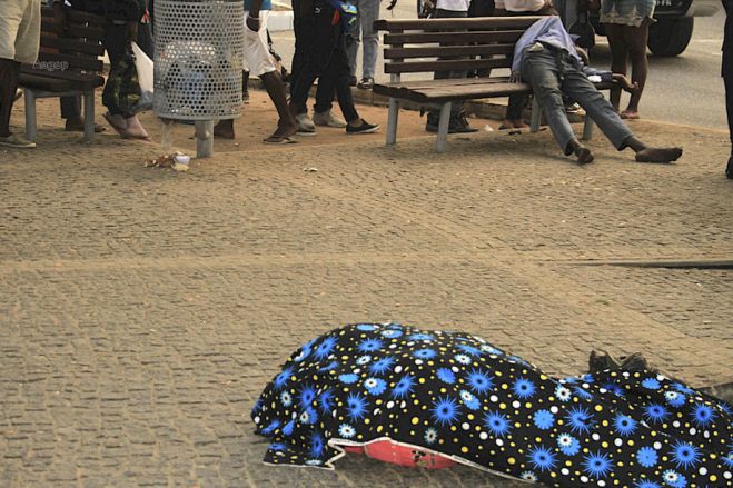 Cidadã morre em Luanda após consumir produto estranho encontrado no lixo