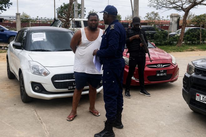 Empresário de táxis por aplicativo detido por vender mais de 100 viaturas de clientes