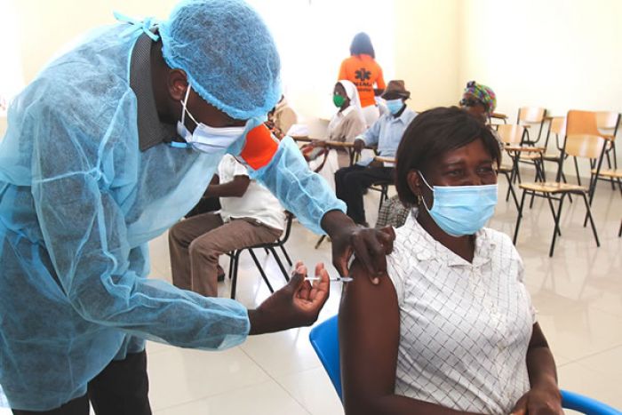 Covid-19: Sindicato dos médicos angolanos favorável à vacinação obrigatória