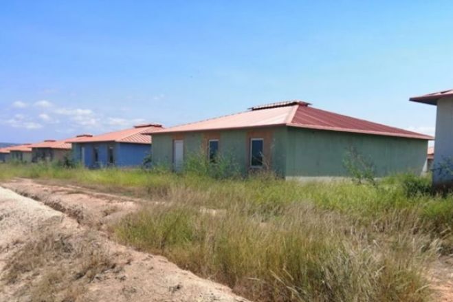 A compra de um complexo de residências no Calumbo “é um roubo descarado”, diz deputado