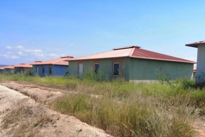 A compra de um complexo de residências no Calumbo “é um roubo descarado”, diz deputado