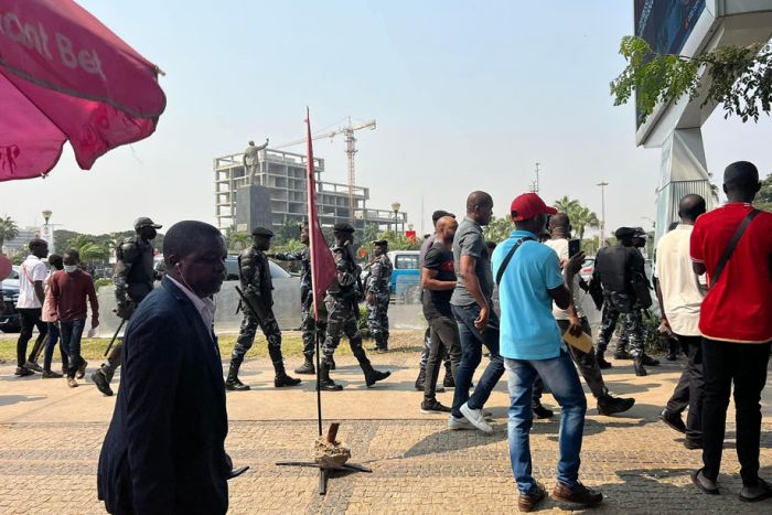 Polícia angolana impede lideres da FPU de distribuir panfletos no Largo 1.º de Maio
