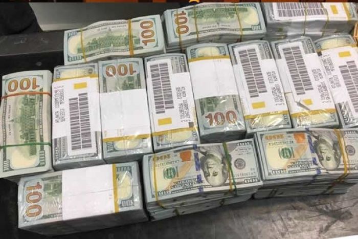 Angolano encontrado com mais de 80 mil dólares perde dinheiro e é condenado a multa