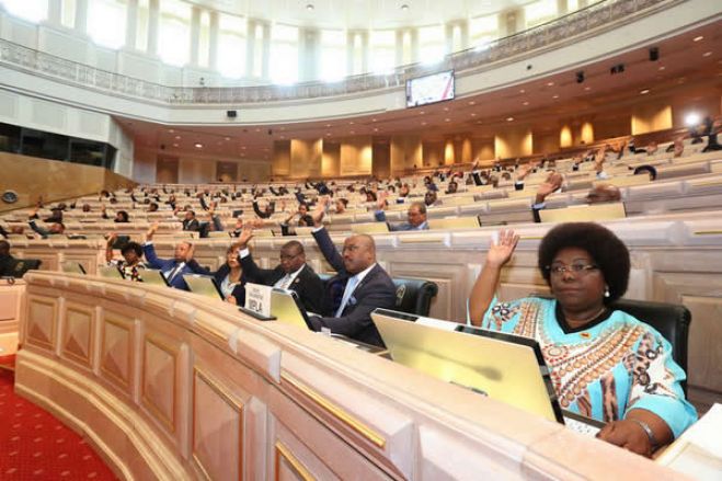 Parlamento aprova por unanimidade proposta de lei sobre estatuto dos eleitos locais