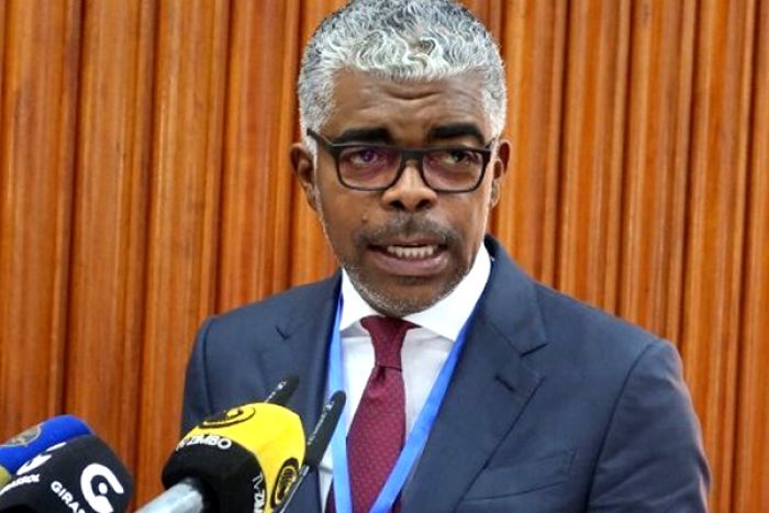 Ministro dos Transportes desmente rumores de que teria sofrido acidente de viação em Luanda