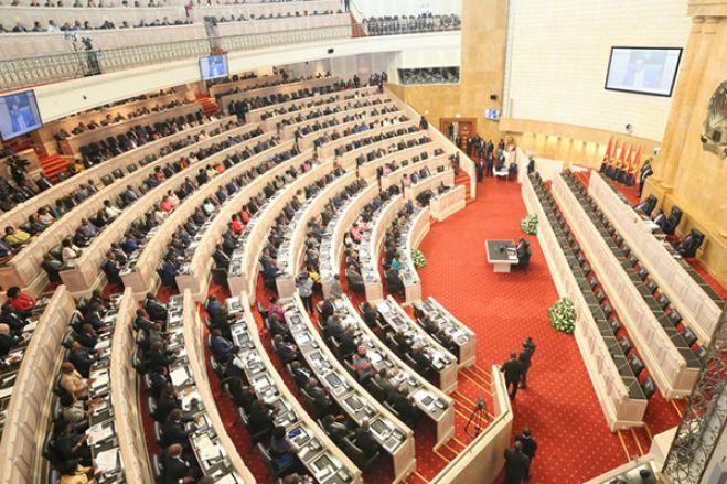 Parlamento angolano arrisca-se a ser "esconderijo de bandidos e gatunos"