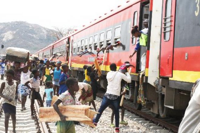 Colisão entre dois comboios faz pelos 18 vítimas mortais no Namibe