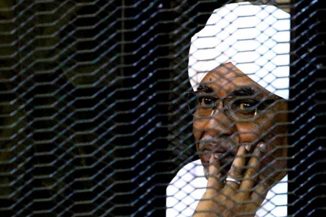 Sudão: Ex-Presidente Omar Bashir condenado a dois anos, mas não de prisão