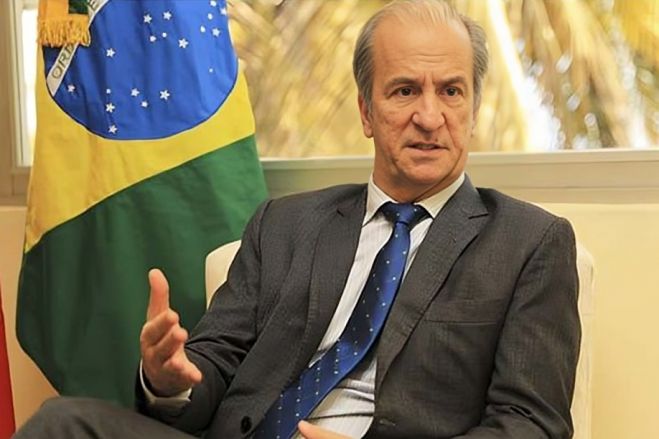 Embaixador brasileiro em Angola nega corrupção ligada a vistos e anuncia reabertura de consulado