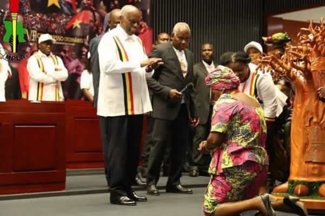 MPLA "tem mais traidores do que pessoas sérias", diz analista angolano