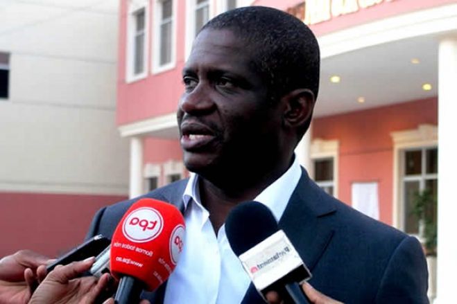 Parlamento angolano “condena” orações no plenário e garante que tomou “medidas administrativas”