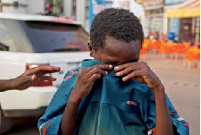 Meninos de rua &quot;agredidos e obrigados a limpar quartéis da polícia angolana&quot;