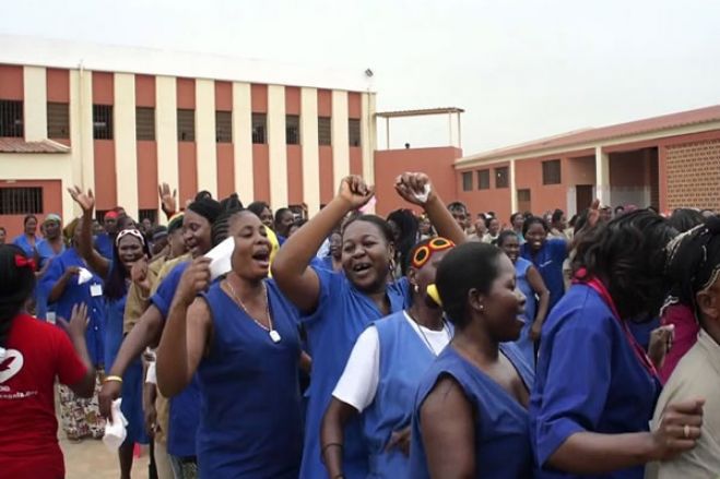 Diretor de cadeia acusado de promover festas e prostituição no estabelecimento que gere