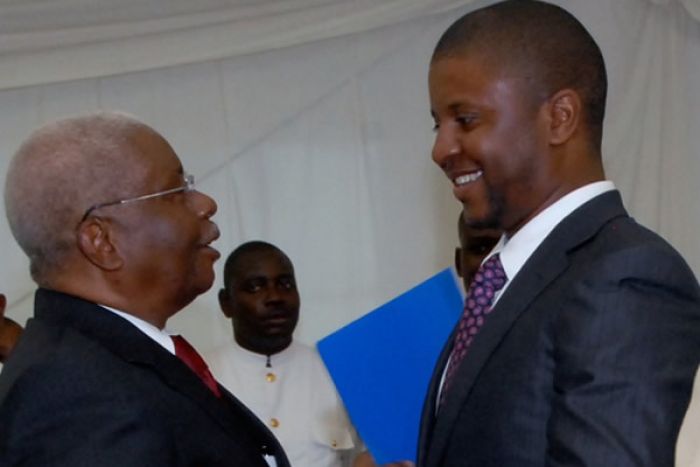 Ndambi Guebuza e Armando Guebuza (esquerda)