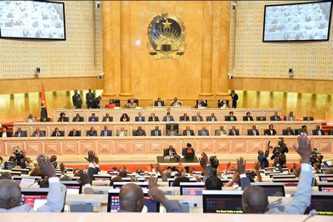 Aprovada recomposição da mesa do Parlamento angolano com a UNITA com dois lugares