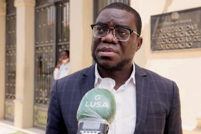 Jornalista em Angola foi alvo de espionagem com sistema 'predator' - ONG