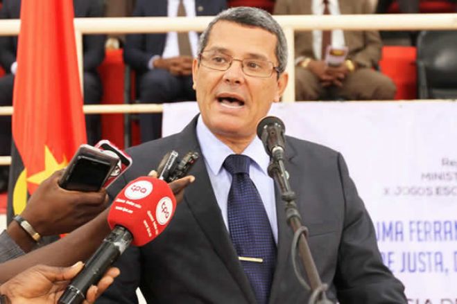 “Os incompetentes não estão aqui”, diz Rui Falcão em defesa dos governadores angolanos