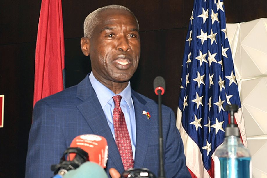 Embaixador de Angola nos EUA recebe director do Nacional