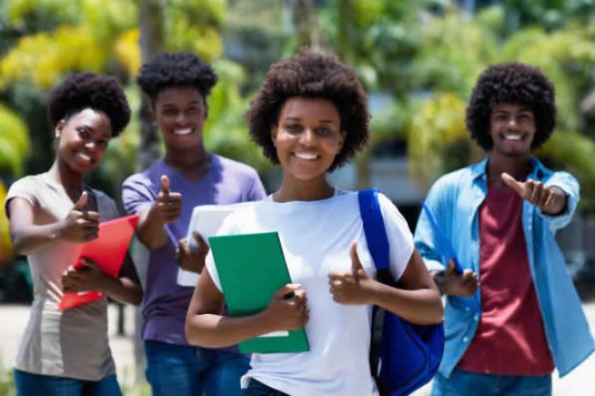Angola: Estudar no ensino superior privado custa mais de 875 mil kz por ano