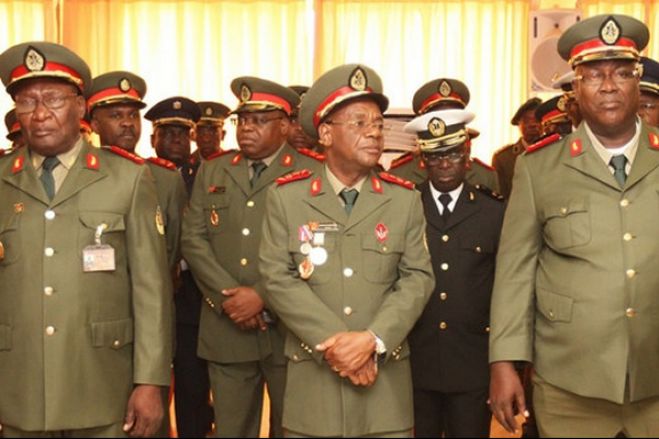 General Miala pede a antigos oficiais militares suspensão de manifestação