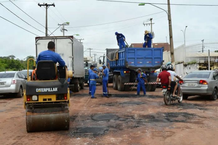 Governo de Luanda começa projecto tapa buraco para impressionar visita de João Lourenço