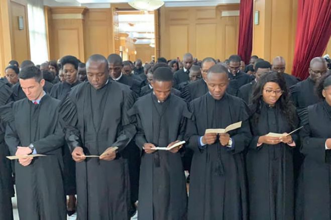 Justiça angolana reforçada com entrada em funções de 183 novos juízes