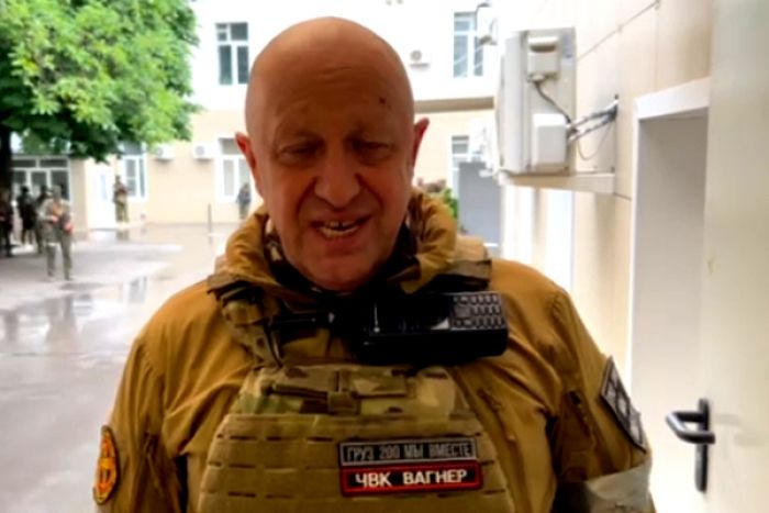 Mercenários do grupo Wagner suspende movimentações após negociar com Lukashenko