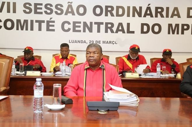 João Lourenço avisa que luta contra corrupção vai continuar apesar da "resistência organizada"