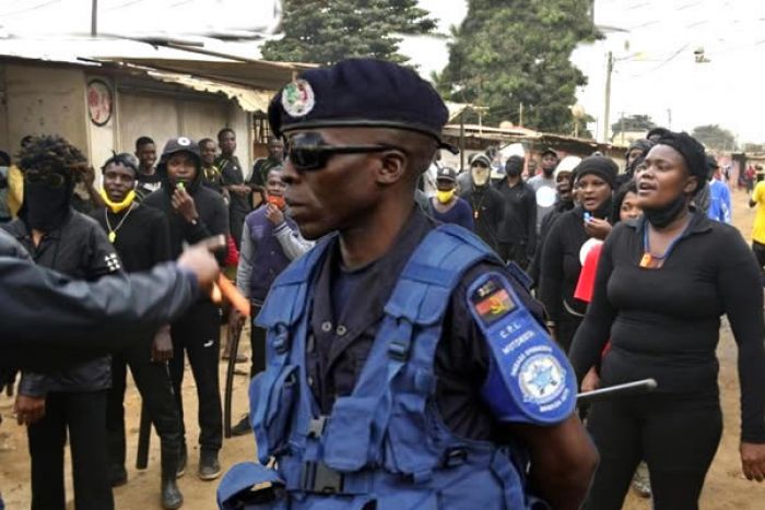 Polícia Nacional acaba com patrulhamento da «Turma do Apito» no Sambizanga