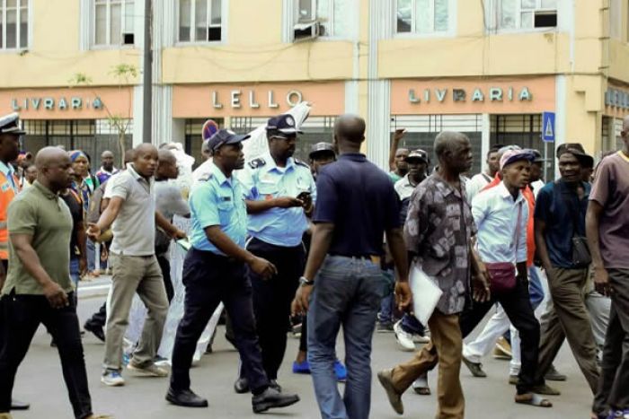 Angolanos saem à rua contra a violência policial e pedem fim das mortes
