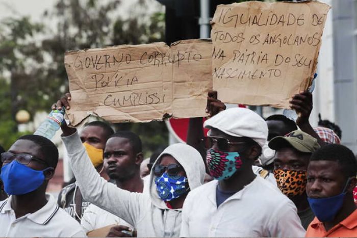 Protesto pacífico em Luanda junta 200 pessoas que pedem melhor governação