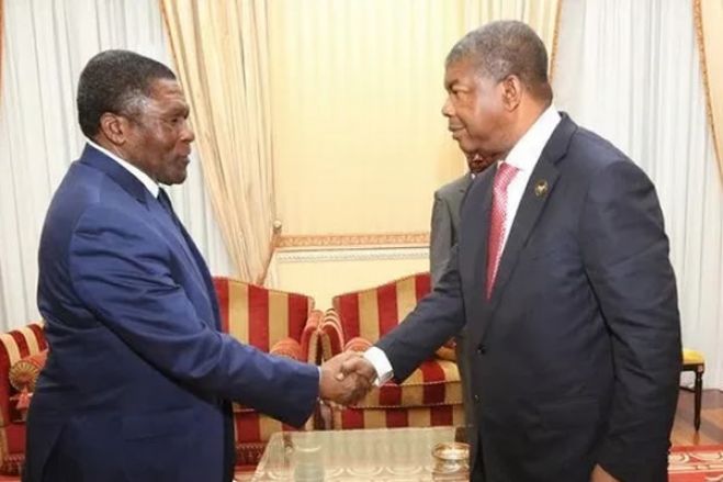 Samakuva escreveu a João Lourenço por causa dos restos mortais de Savimbi