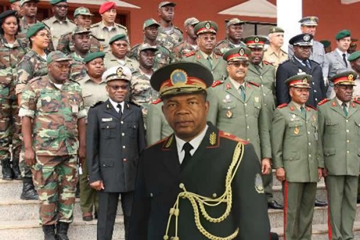 Presidente Da República Exonera E Nomeia Oficiais Comissários Angola24horas Portal De 