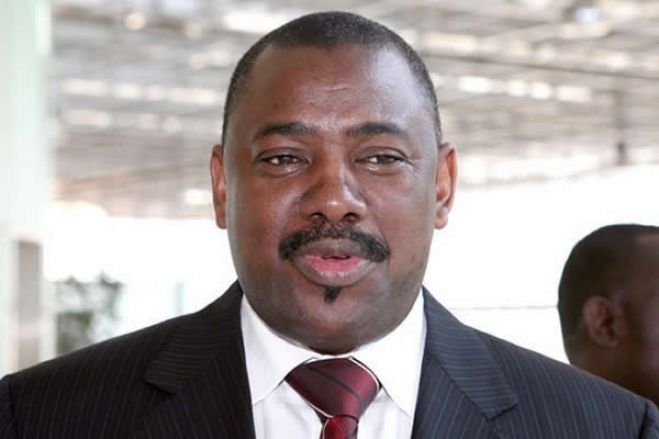Presidente angolano exonerou ministro dos Transportes