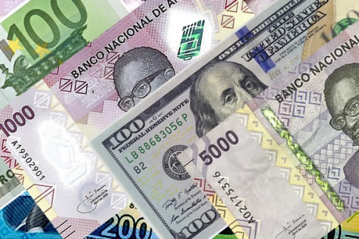 Preço do dólar e Euro nas ruas de Luanda estável há dois meses